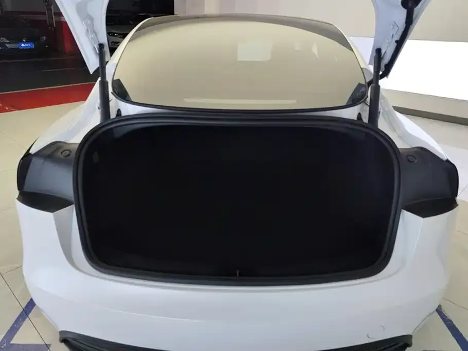 Tesla Model 3 — фото 3