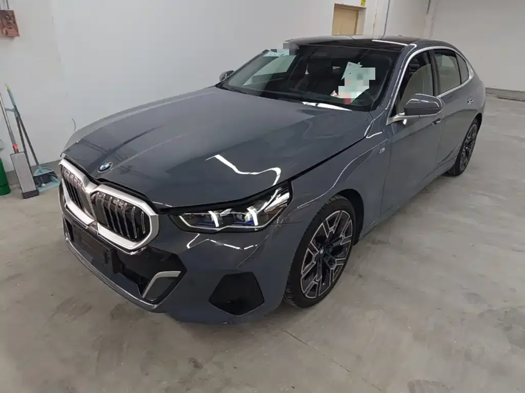 BMW 5 Series — фото 1