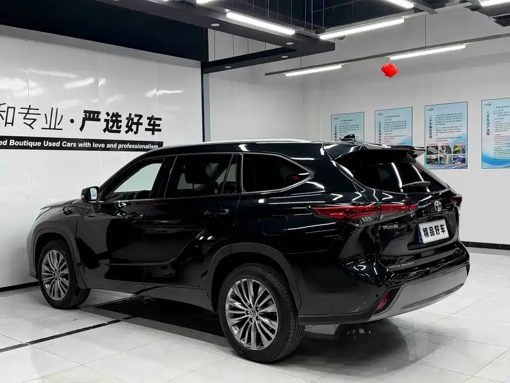 Toyota Highlander — фото 10