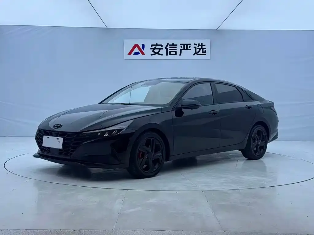 Hyundai Elantra — фото 1
