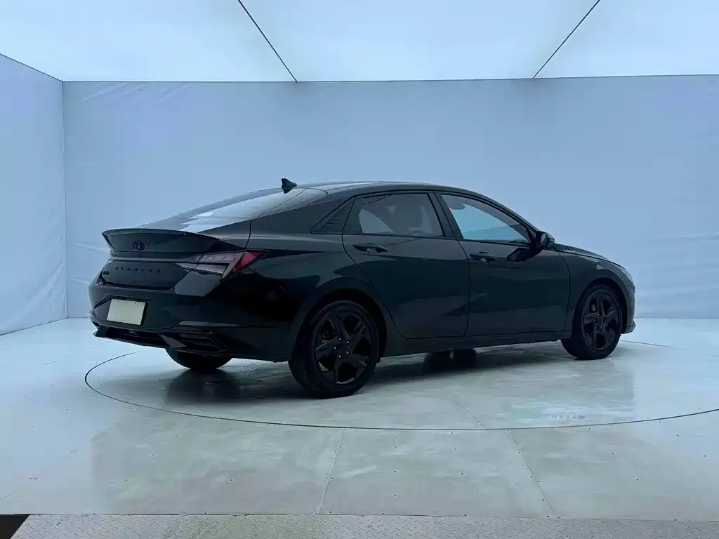 Hyundai Elantra — фото 3
