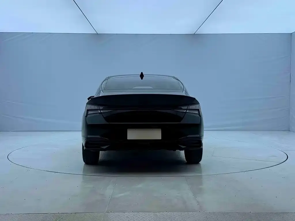 Hyundai Elantra — фото 8