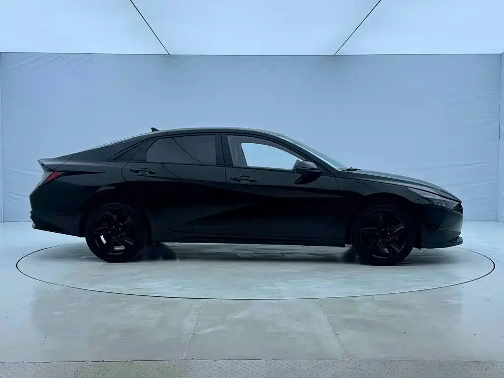 Hyundai Elantra — фото 4