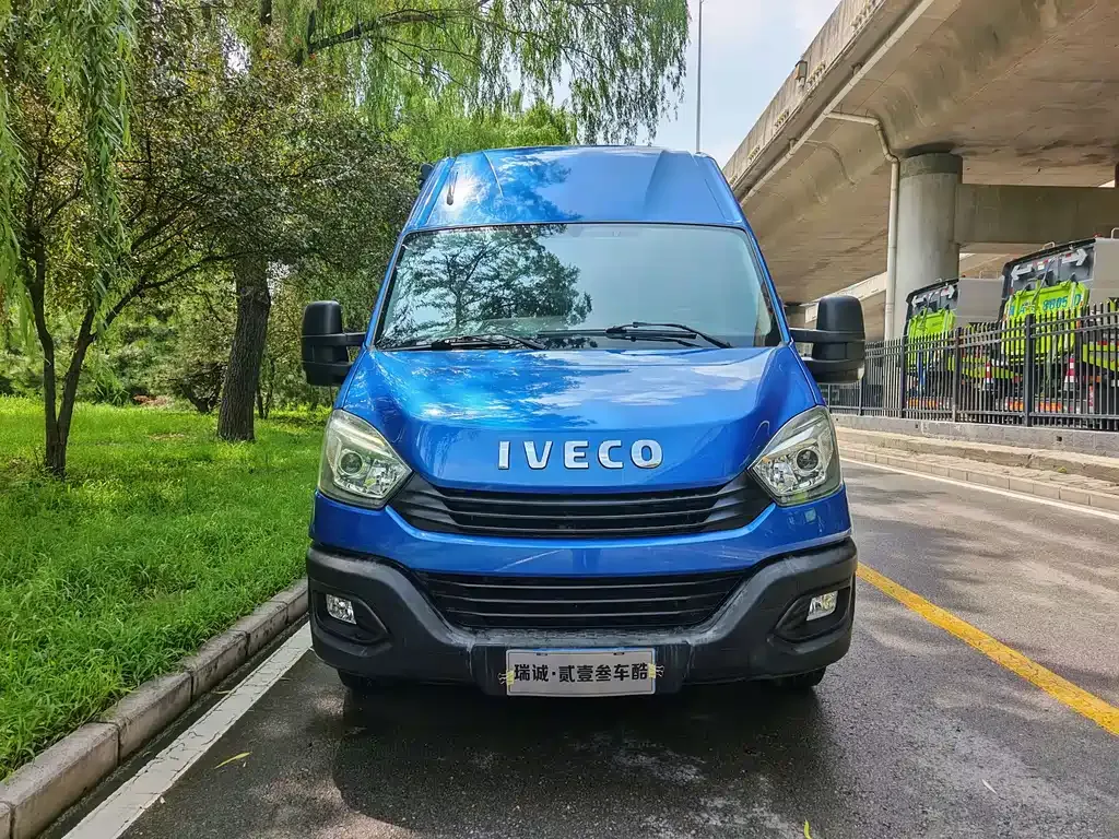 IVECO Ousheng — фото 9