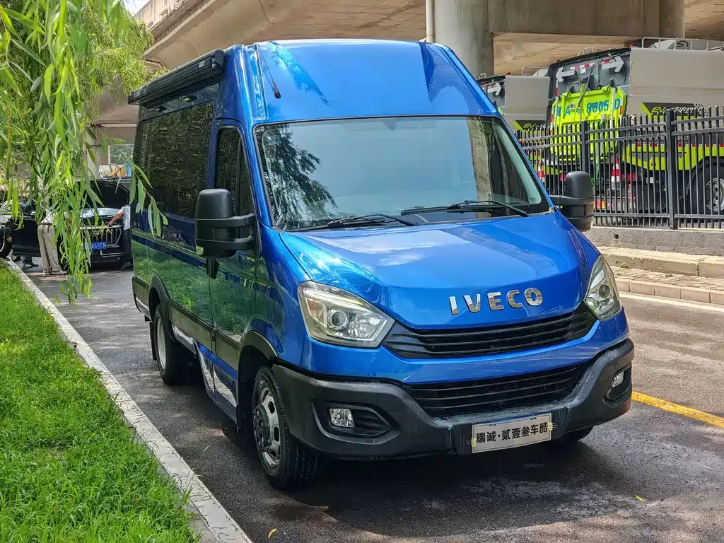 IVECO Ousheng — фото 10