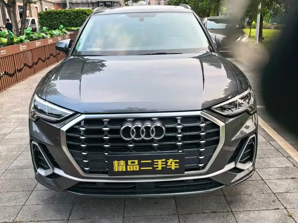 Audi Q3 — фото 1