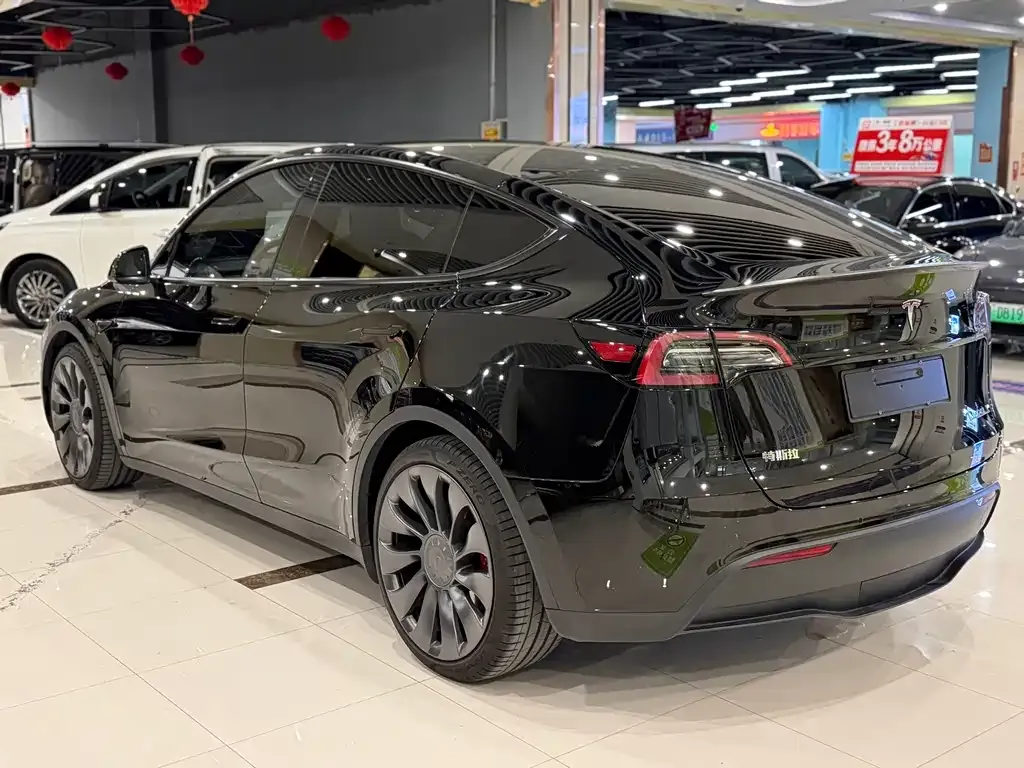 Tesla Model Y — фото 6