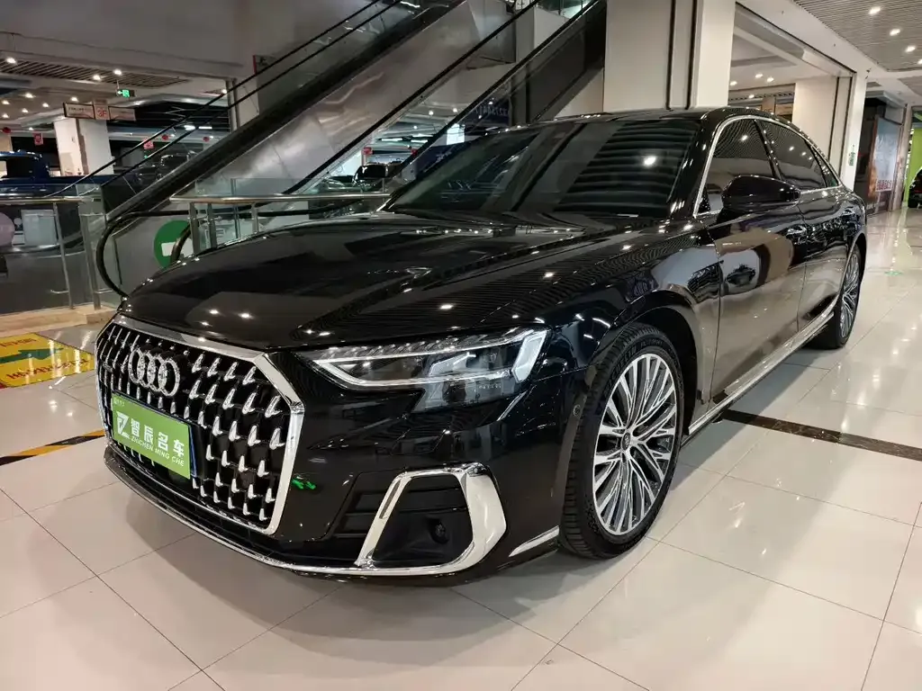 Audi A8 — фото 1