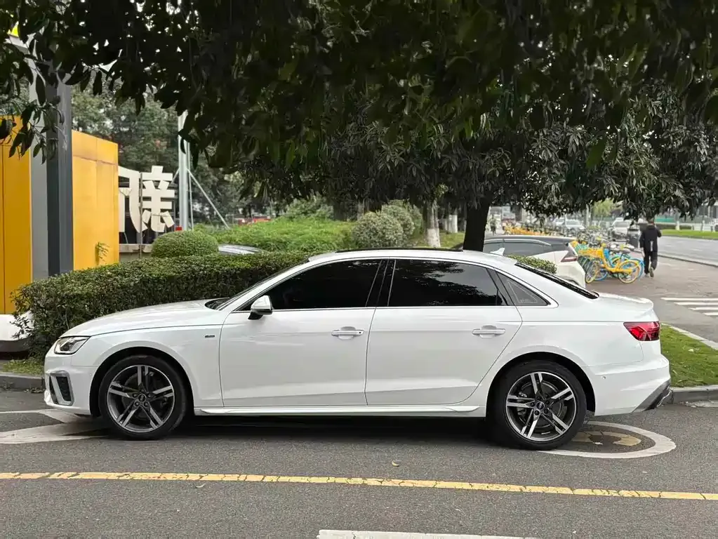 Audi A4L — фото 2