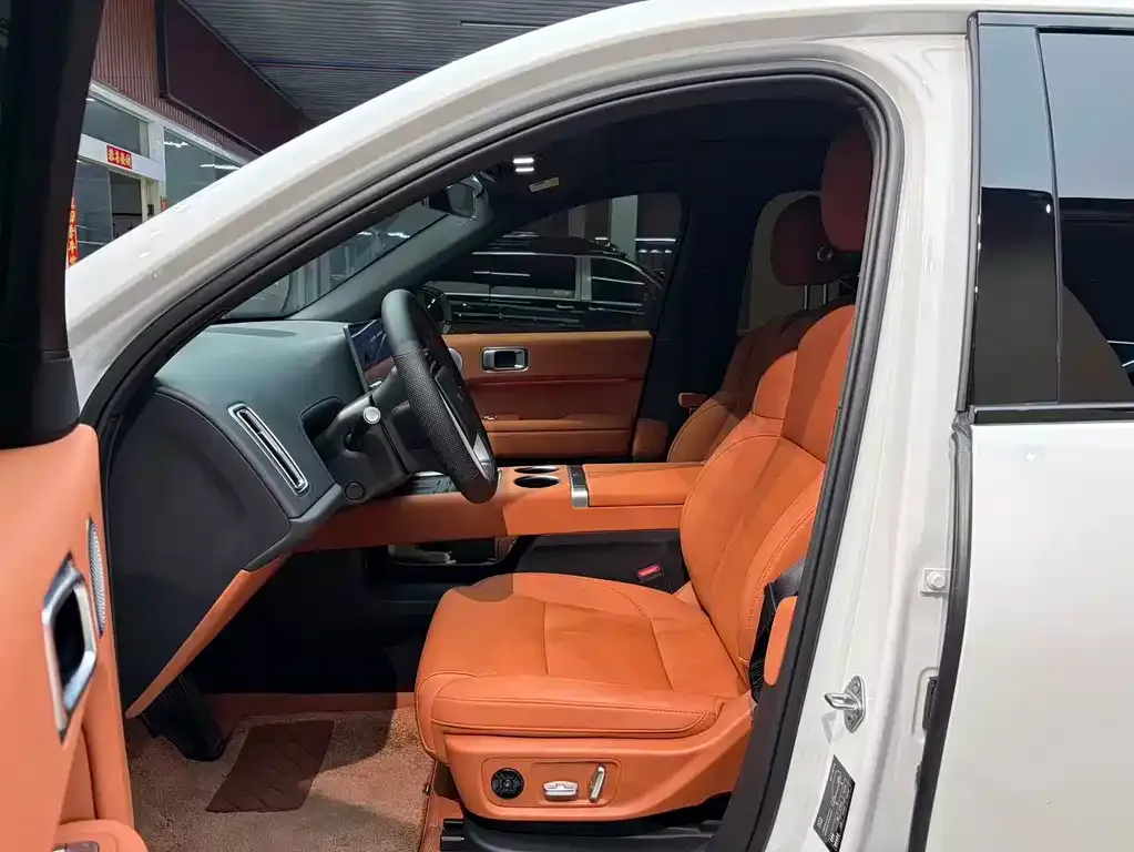 Li Auto L6 — фото 8