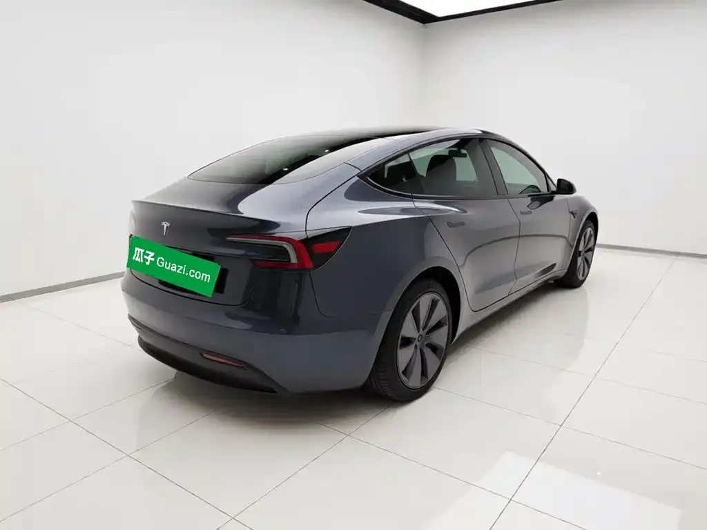 Tesla Model 3 — фото 3