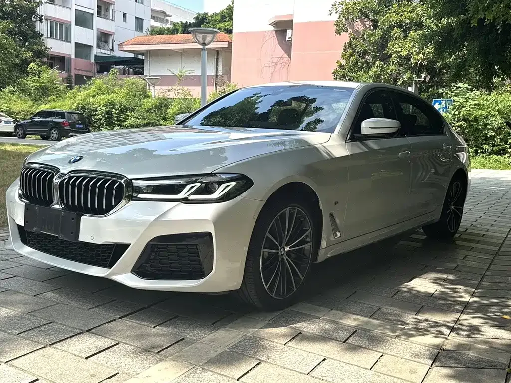 BMW 5 Series — фото 1