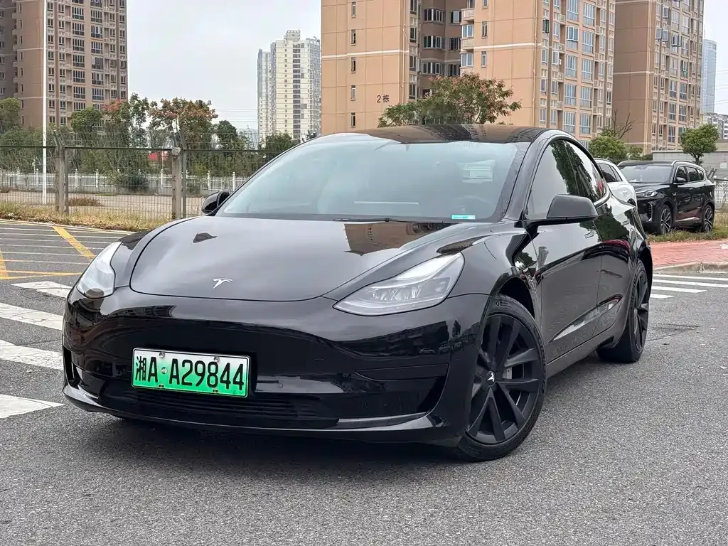 Tesla Model 3 — фото 1