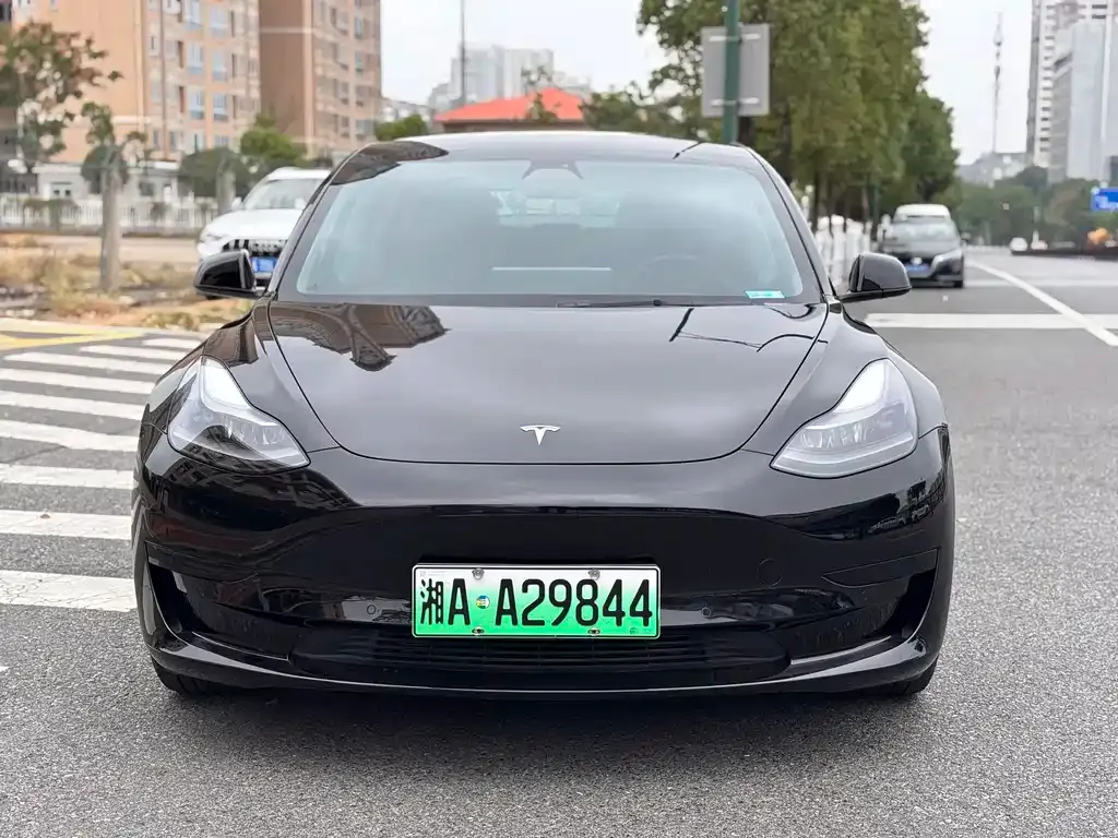 Tesla Model 3 — фото 7