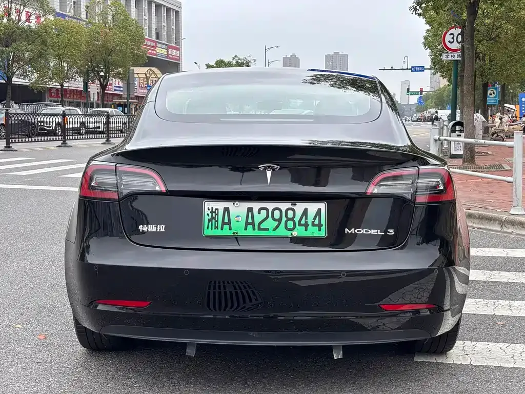 Tesla Model 3 — фото 5