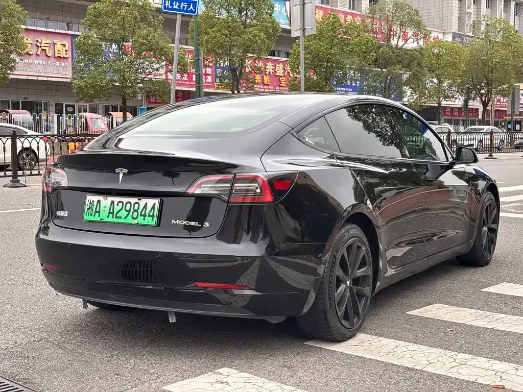 Tesla Model 3 — фото 6