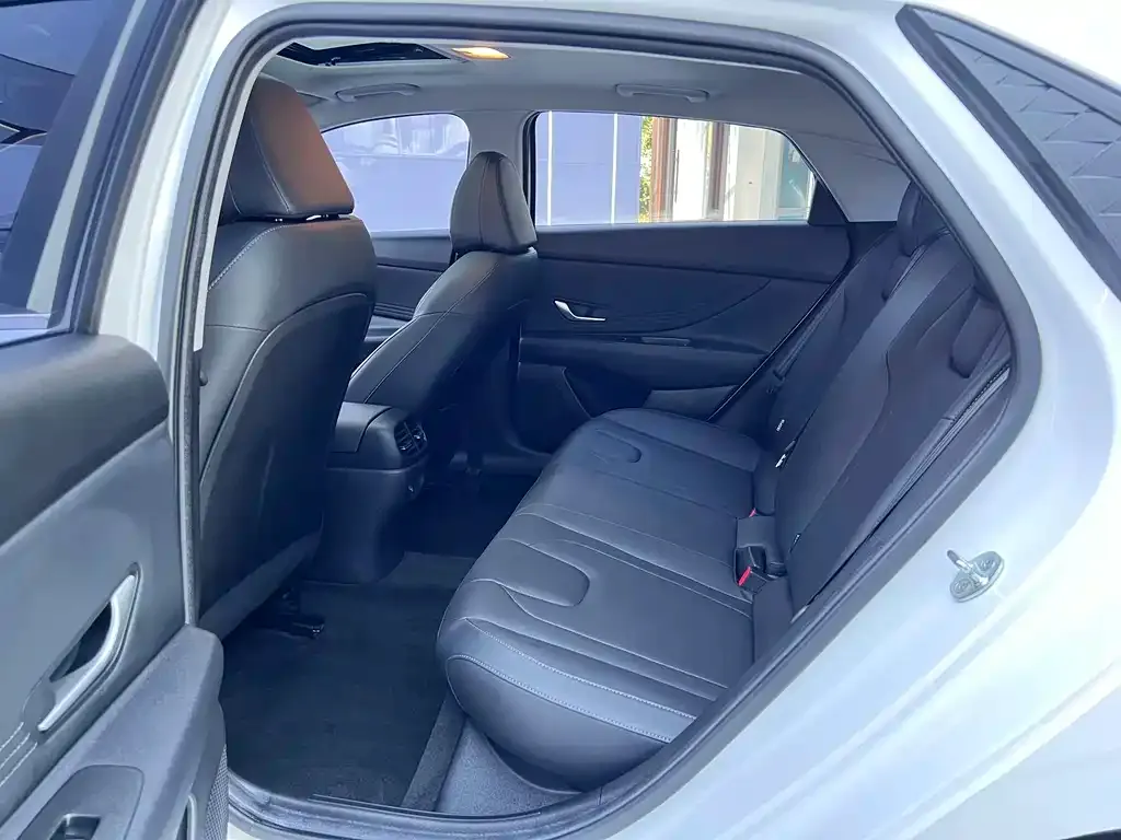 Hyundai Elantra — фото 4