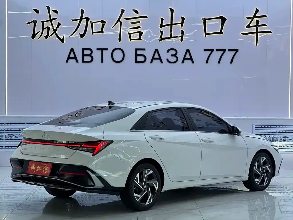 Hyundai Elantra — фото 9