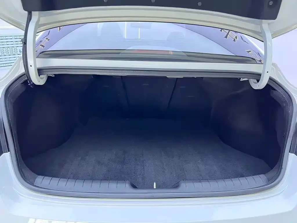 Hyundai Elantra — фото 2