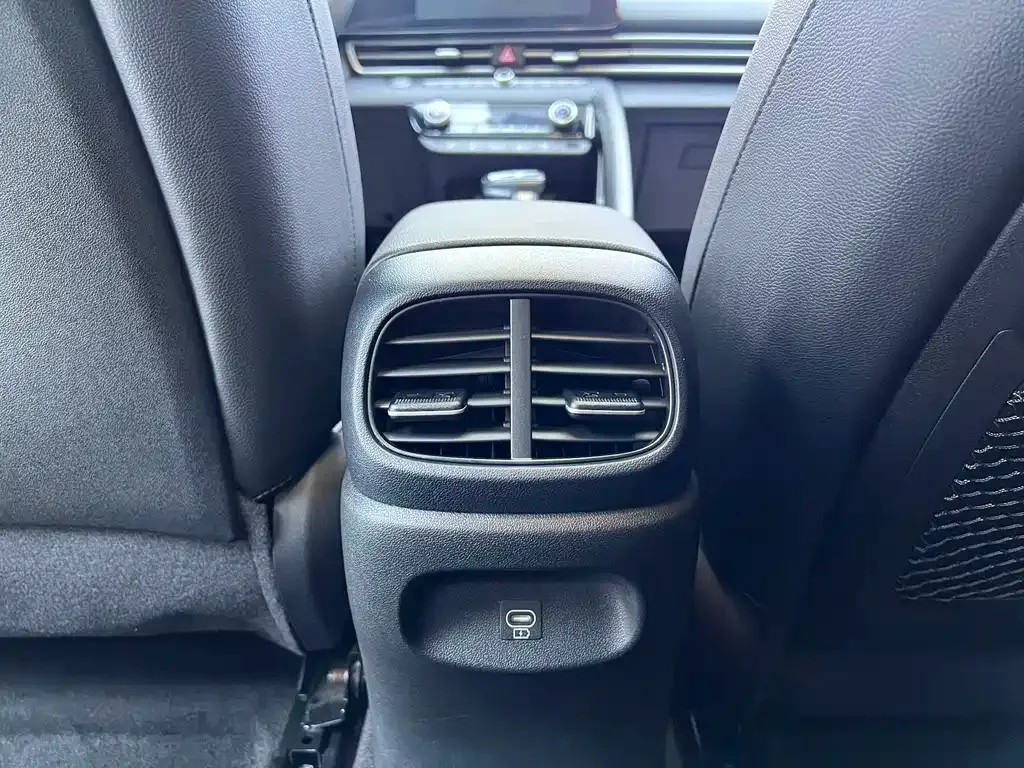 Hyundai Elantra — фото 10