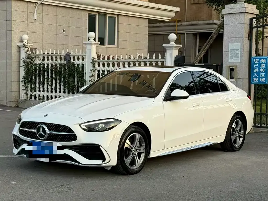 Mercedes-Benz C-Class — фото 1