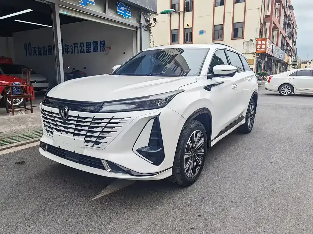 Changan CS75 PLUS — фото 1