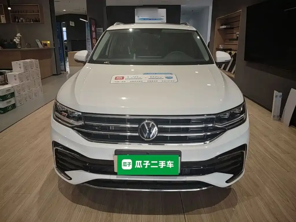 Volkswagen Tiguan L — фото 7