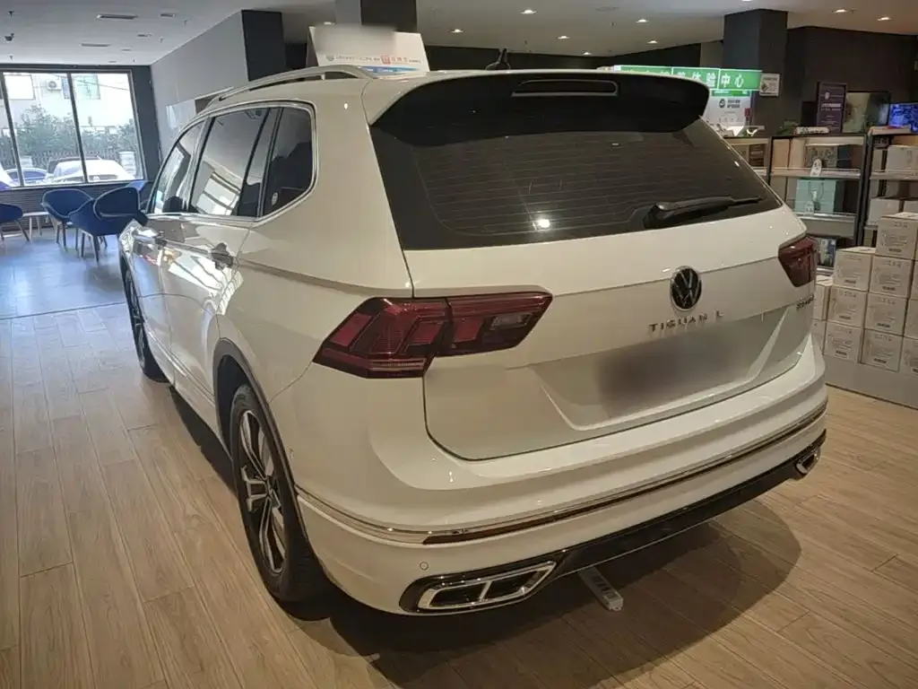 Volkswagen Tiguan L — фото 6
