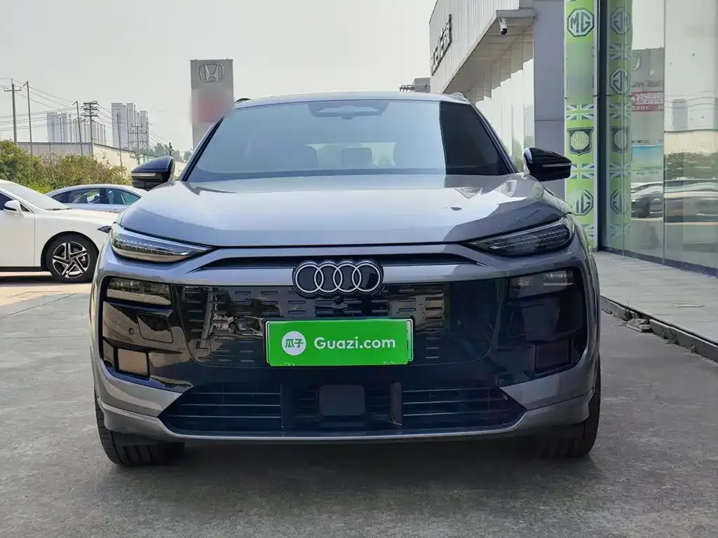 Audi Q6L e-tron — фото 2