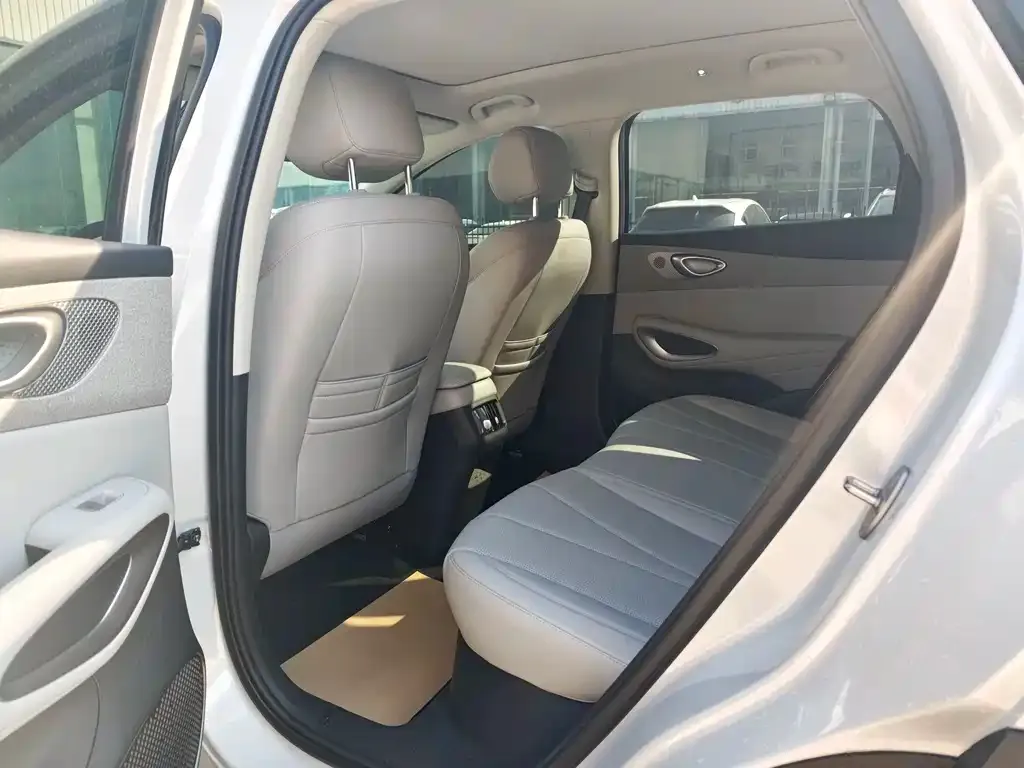 BYD Sealion 05 EV — фото 10
