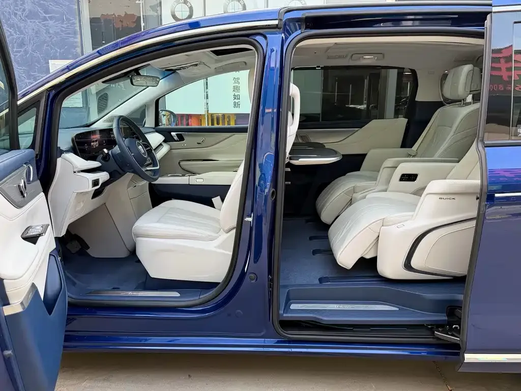 Buick GL8 Hybrid — фото 10