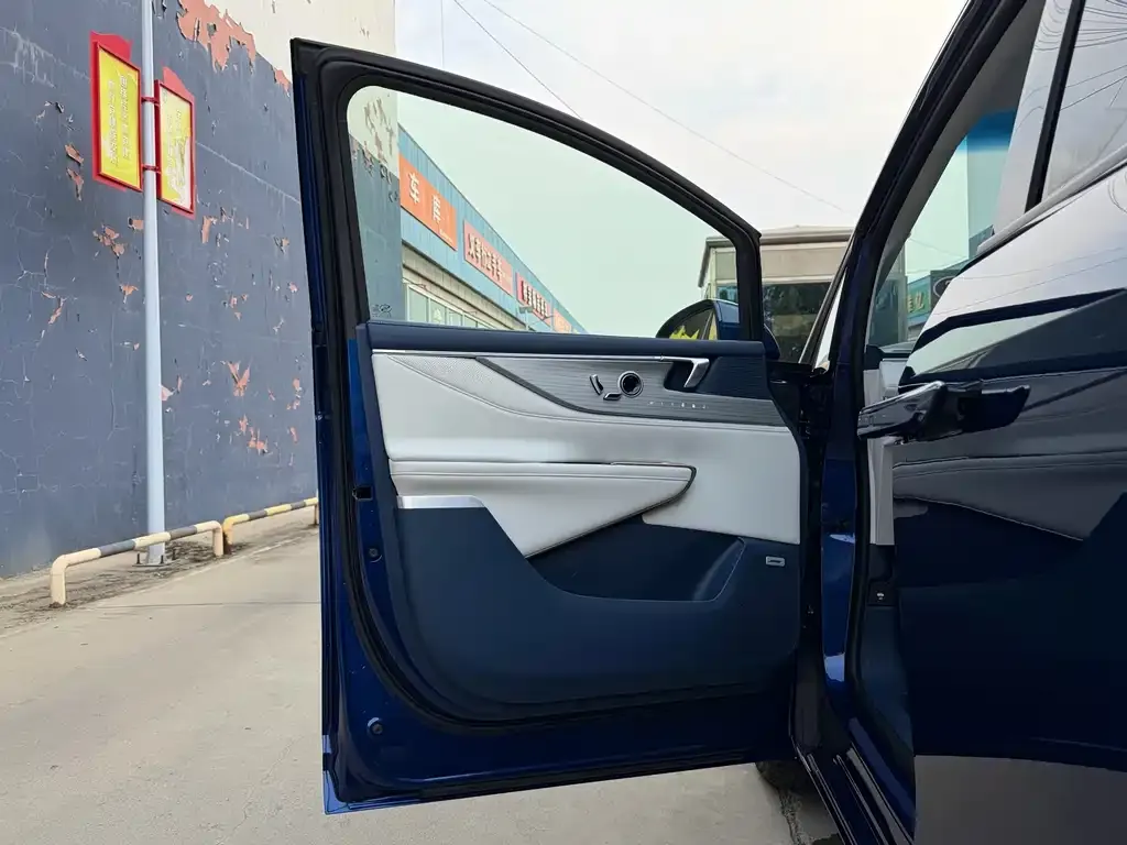 Buick GL8 Hybrid — фото 2