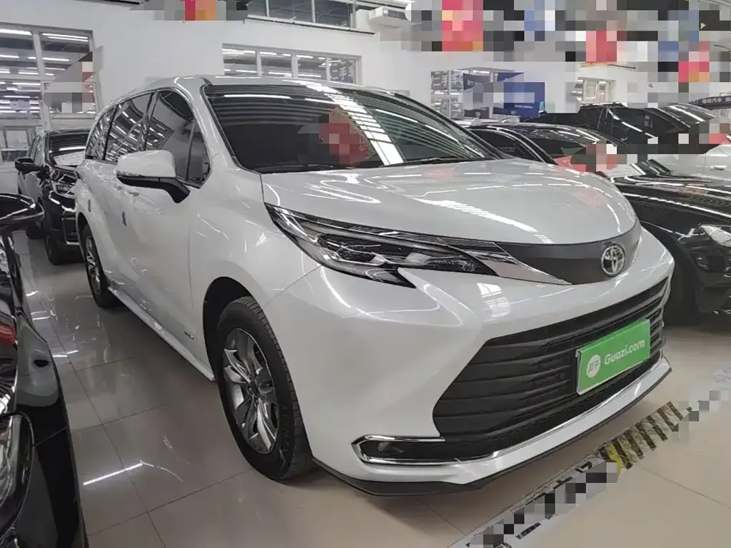 Toyota Sienna — фото 9