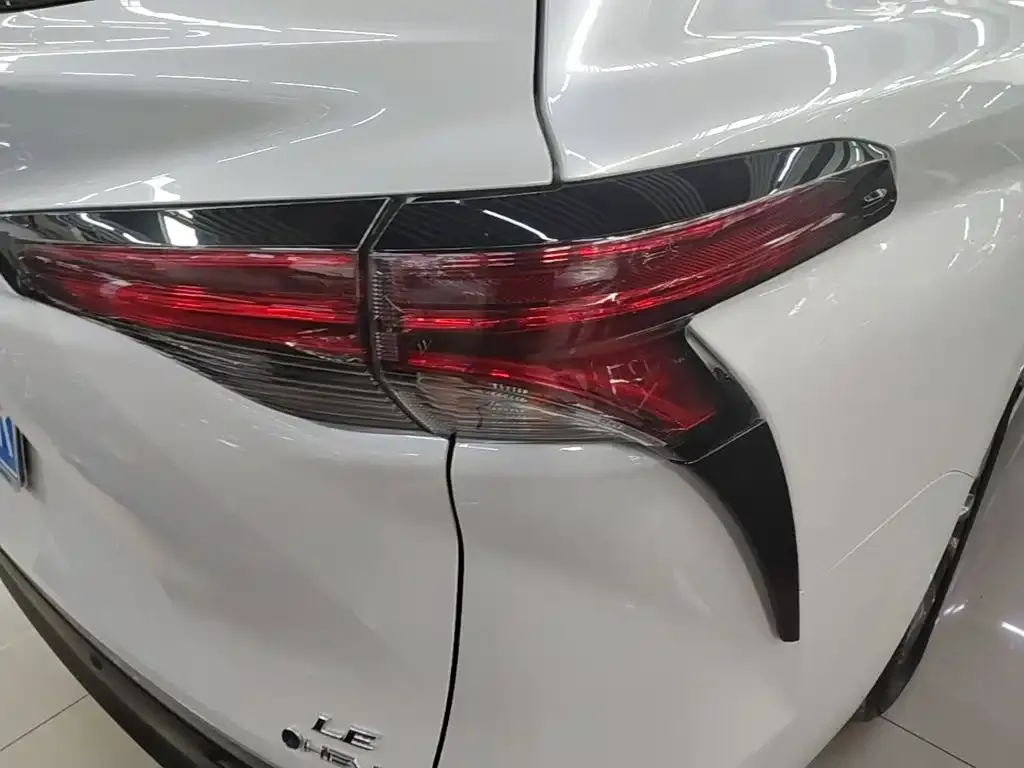 Toyota Sienna — фото 1