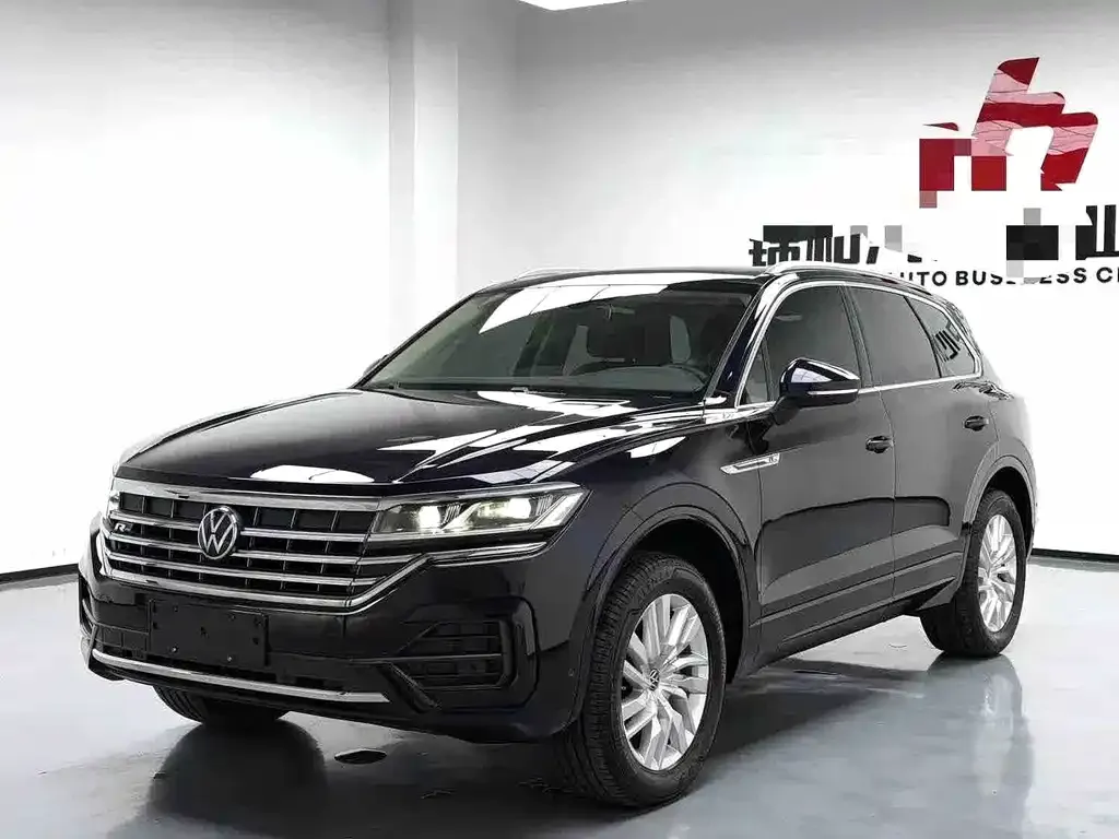 Volkswagen Touareg — фото 1