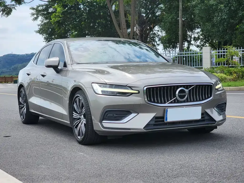 Volvo S60 — фото 4