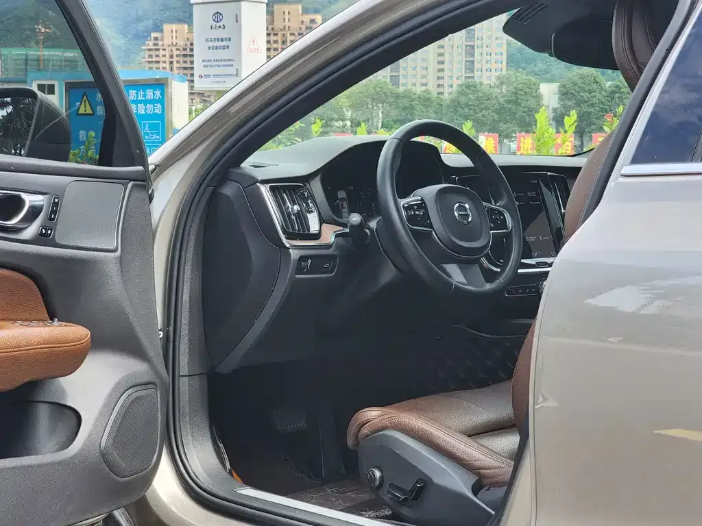 Volvo S60 — фото 10