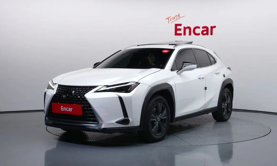 Lexus UX — фото 1