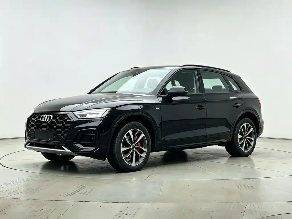 Audi Q5L — фото 1