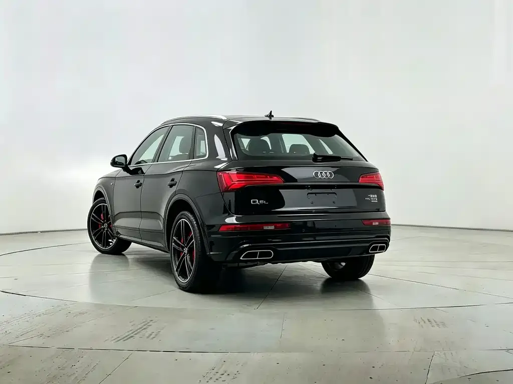 Audi Q5L — фото 2