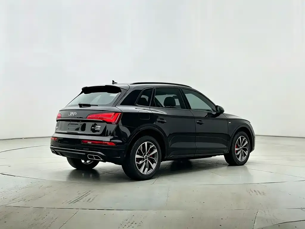 Audi Q5L — фото 3
