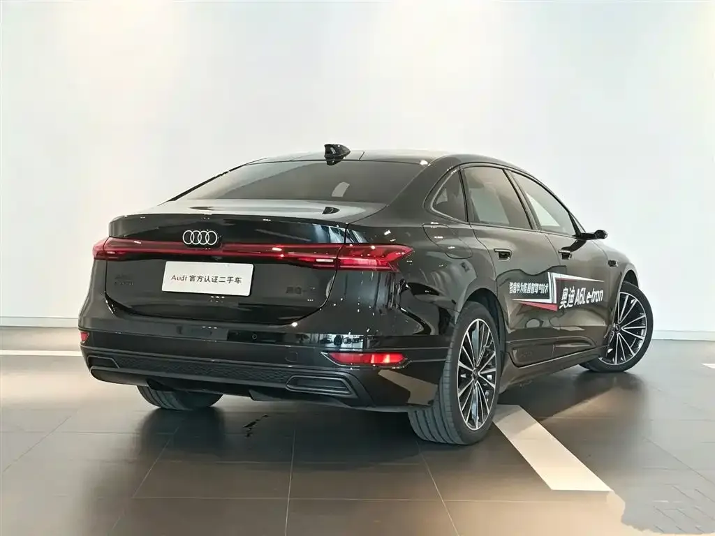 Audi A6L e-tron — фото 10