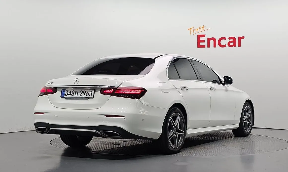 Mercedes-Benz E-Class — фото 2