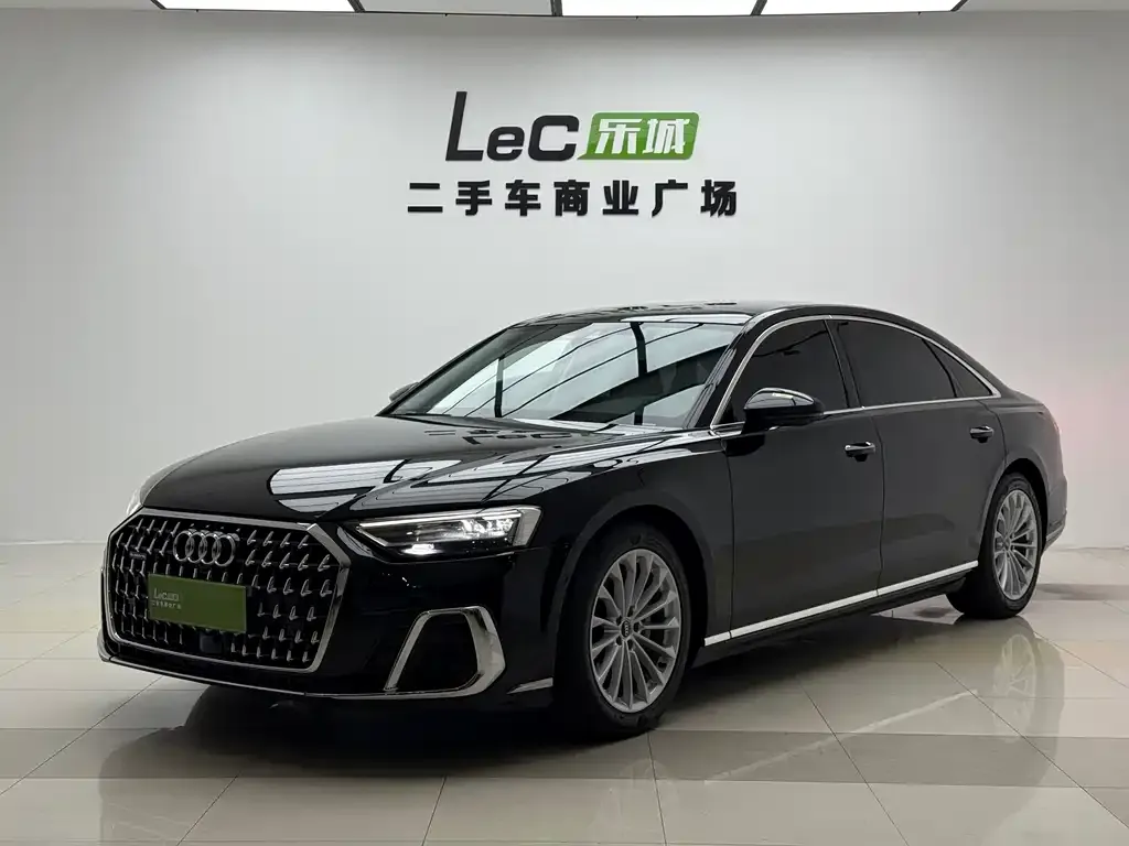 Audi A8 — фото 1