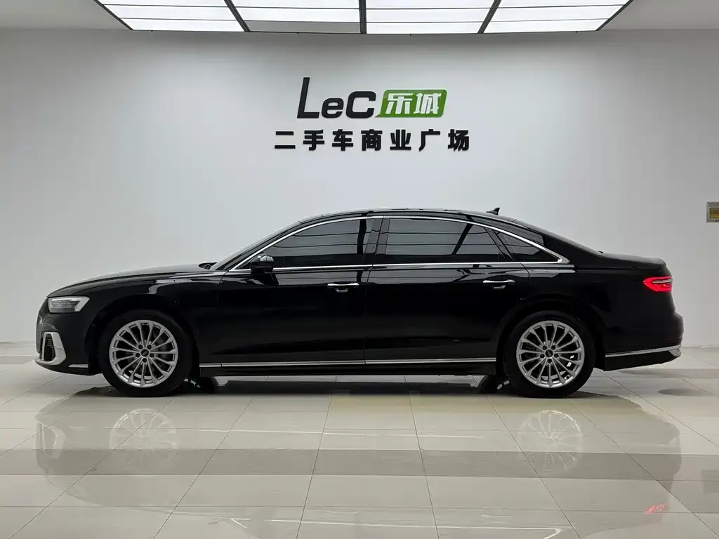 Audi A8 — фото 2