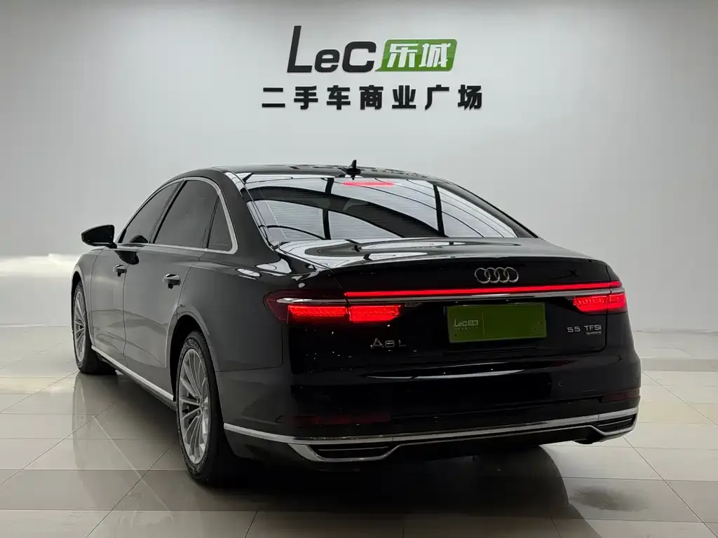 Audi A8 — фото 6
