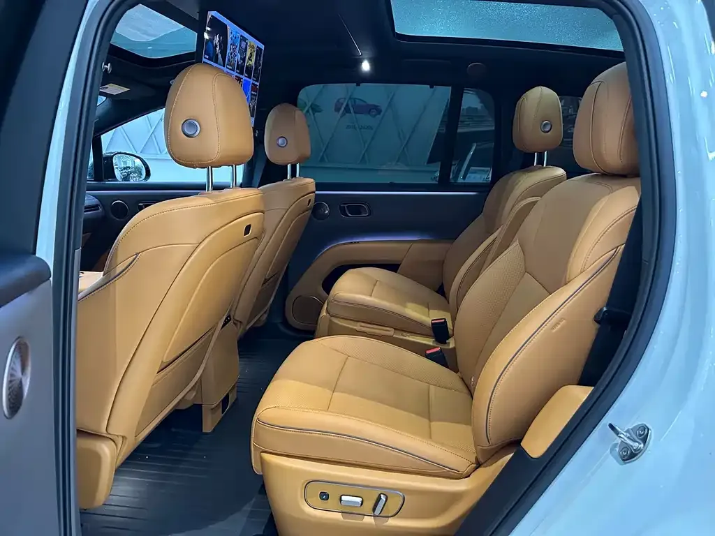 Li Auto Li i8 — фото 9