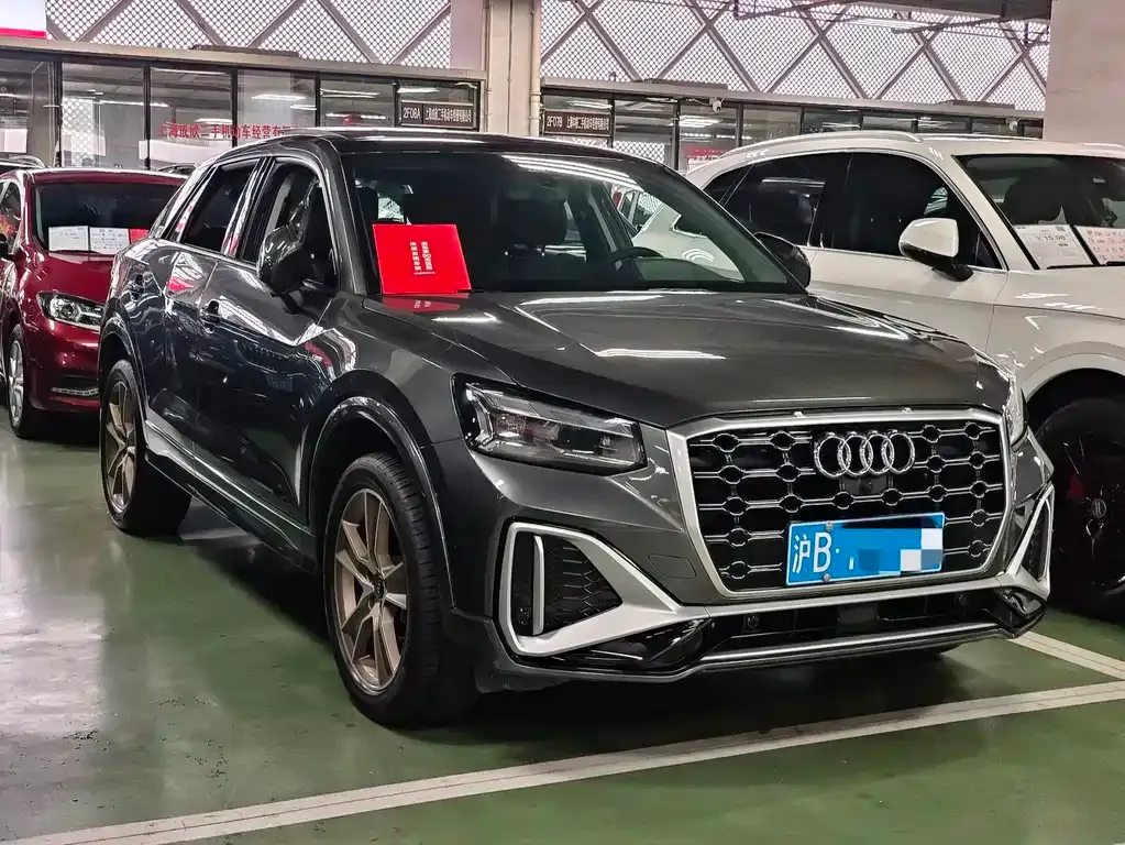 Audi Q2L — фото 6