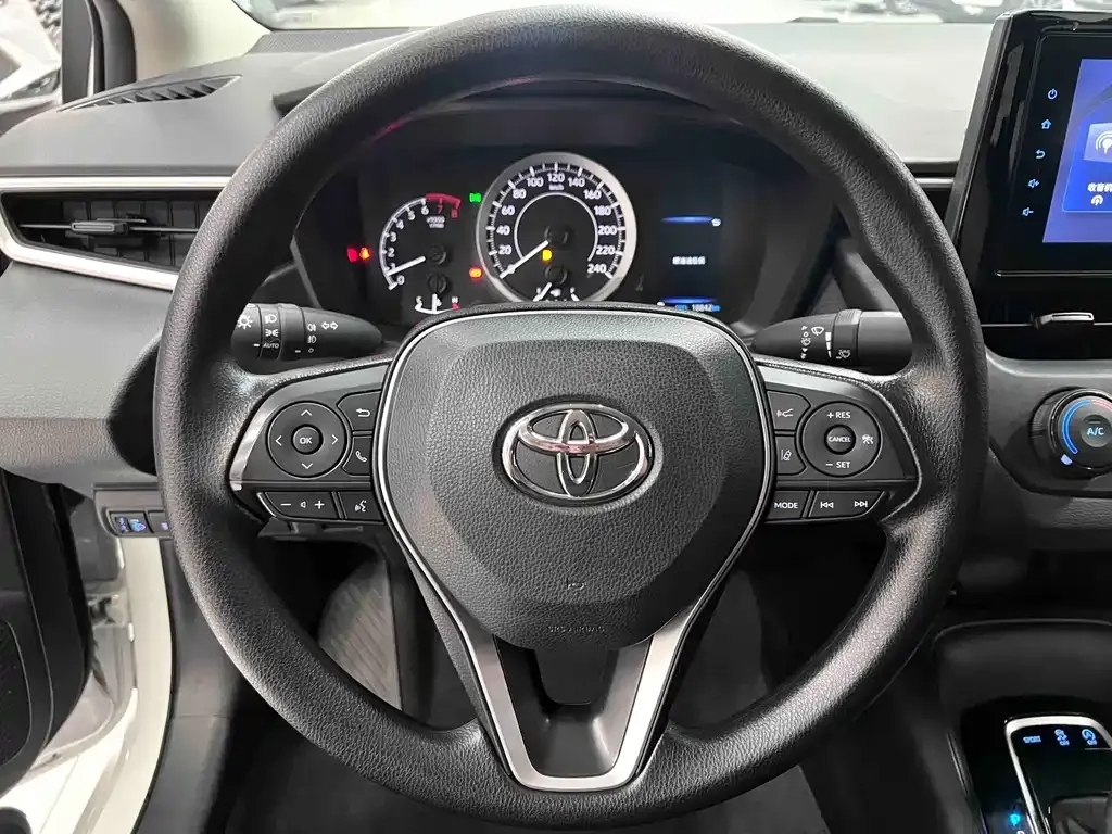 Toyota Corolla — фото 4