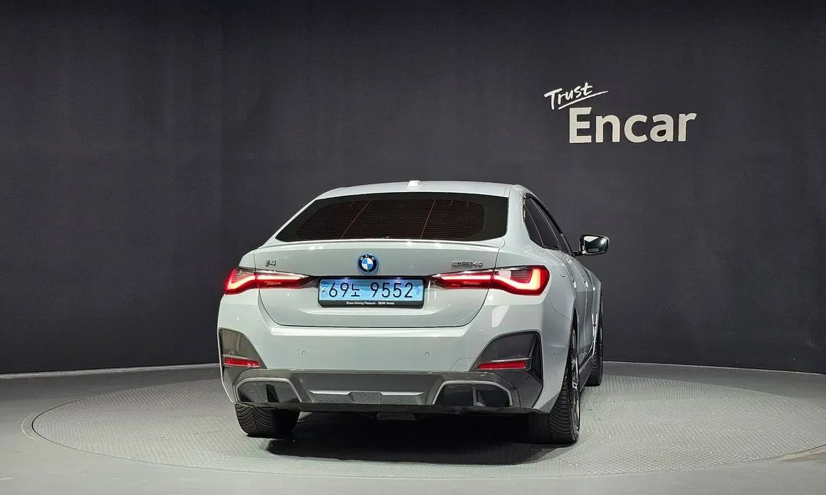 BMW i4 — фото 9
